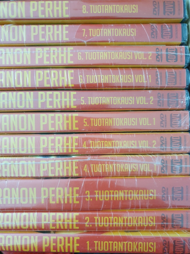 SERRANON PERHE KOKO SARJA 1-8 DVD UUSIA!