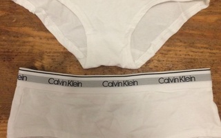 Calvin Klein pikkuhousut M (8-10 YRS)