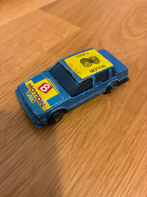 Volvo 760 vanha pikkuauto n 1/64