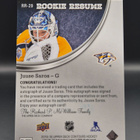2015-16 UD Contours Rookie Resume Gold Juuse Saros Auto - pikkukuva 2