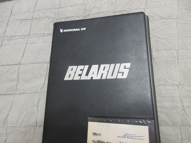 Belarus 805 ja 825 käsikirja 1983.