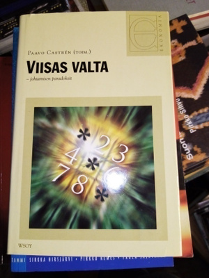 CASTREN : VIISAS VALTA -  johtamisen paradoksit