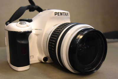 Pentax K-x paketti, valkoinen upea kamera