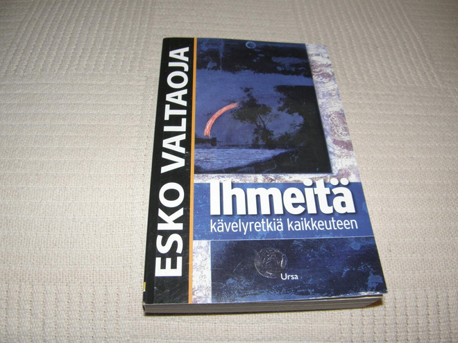 Esko Valtaoja Ihmeitä kävelyretkiä kaikkeuteen  -nid