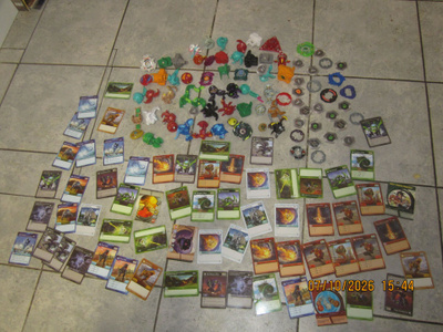 suuri Bakugan-kokoelma: Ultra-hahmoja, kortteja ja BakuCorej