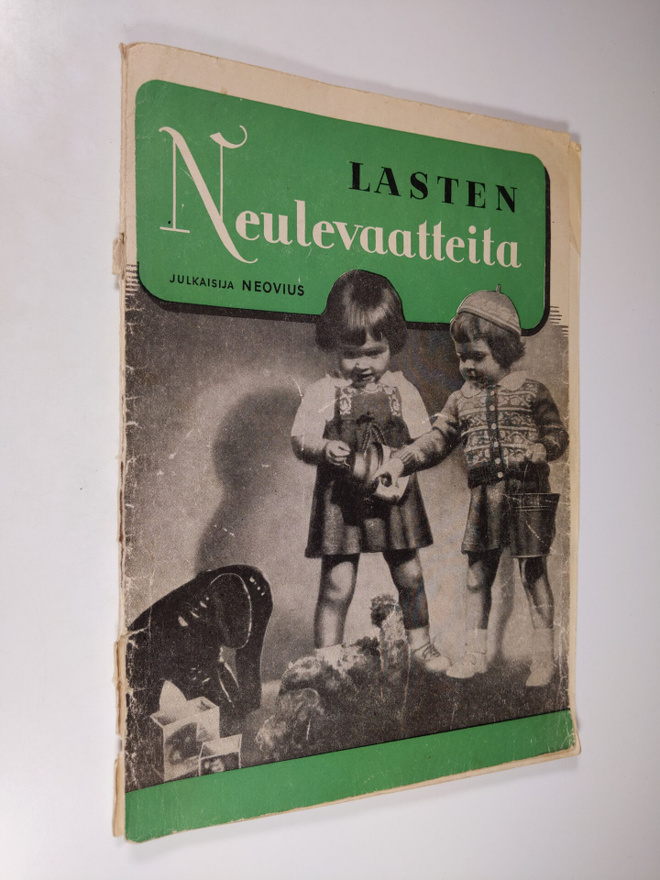 Lasten neulevaatteita