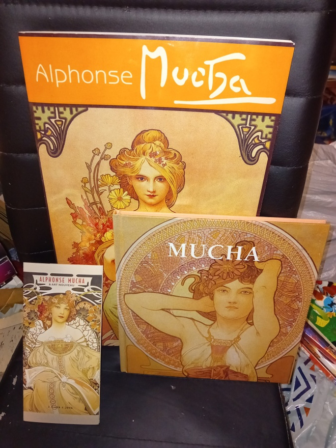 2 kpl Alphonse Mucha kirjat + esite ( SIS POSTIKULU )