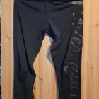 Mustat legginsit tekstillä - pikkukuva 1