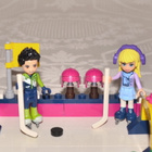 LEGO Friends - Stephanien ja Naten jääkiekko-ottelu - - pikkukuva 2