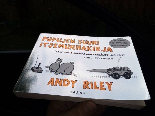 RILEY :  PUPUJEN SUURI ITSEMURHAKIRJA ( SIS POSTIKULU)