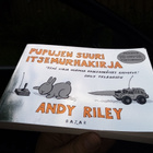 RILEY :  PUPUJEN SUURI ITSEMURHAKIRJA ( SIS POSTIKULU) - pikkukuva 1