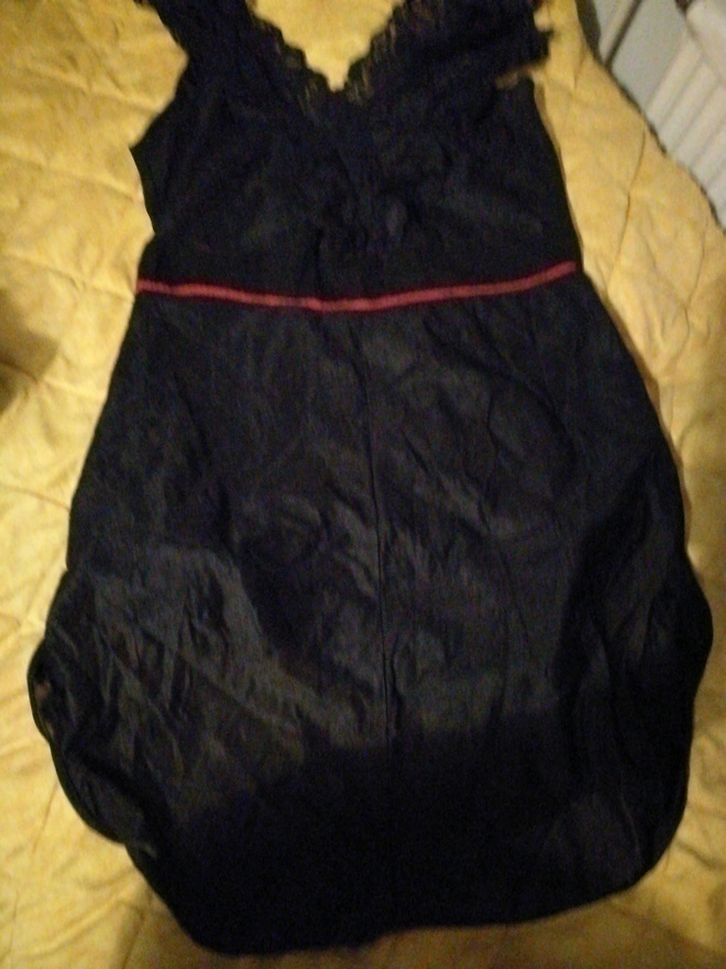 Musta yö mekko,/alusasu ( L ) pitsiä/nylon`koko M/L 42