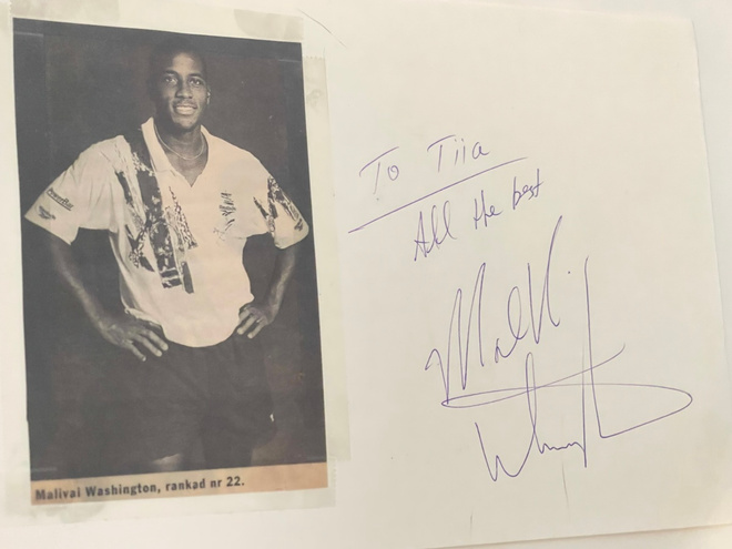 MaliVai Washington nimikirjoitus papeilla