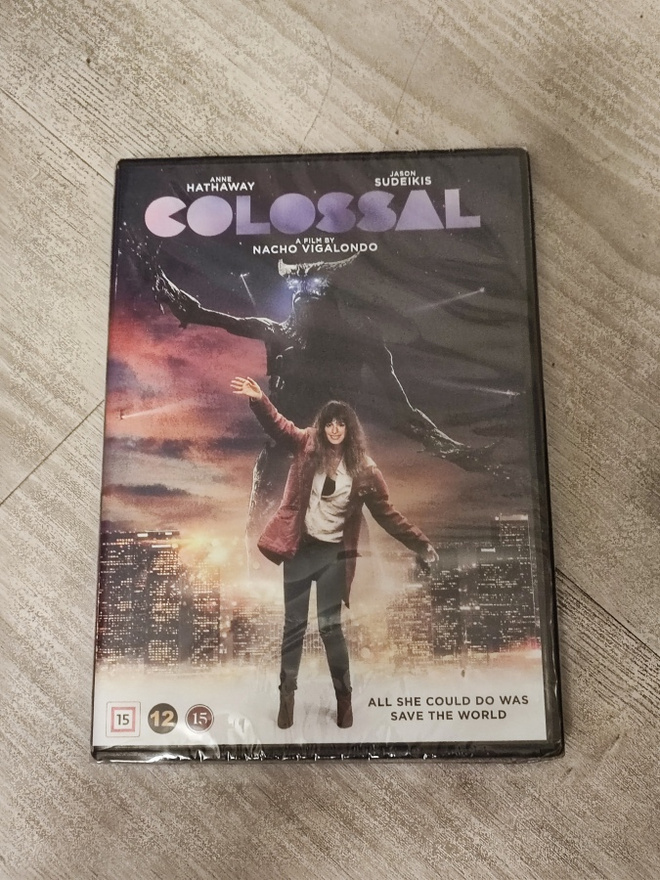 Colossal UUSI Anne Hathaway Jason Sudeikis