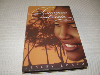 Lesley Lokko Tummaa suklaata  -sid