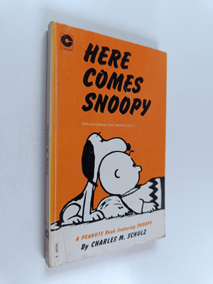 Charles M. Schulz : Here comes Snoopy