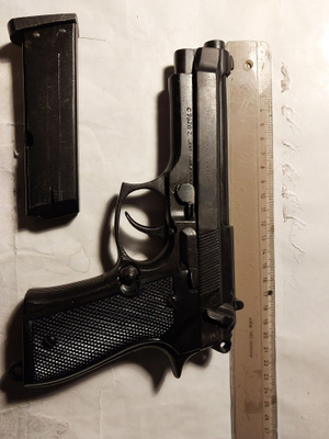 Beretta M9 jäljennös lupavapaa