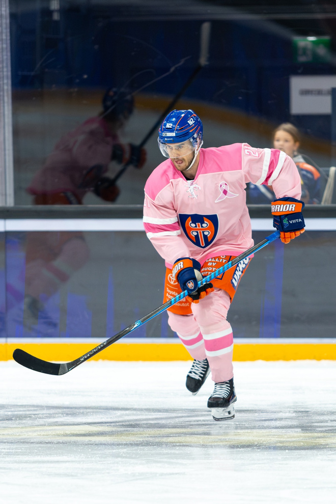 #21 Lindqvist GW Roosa nauha-ottelun pelipaita
