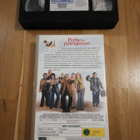 PERHE ON PAINAJAINEN - VHS - pikkukuva 2