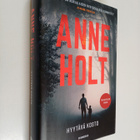 Anne Holt : Hyytävä kosto - pikkukuva 1