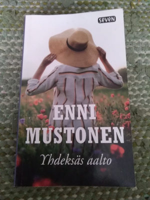 Enni Mustonen: Yhdeksäs aalto -pokkari-