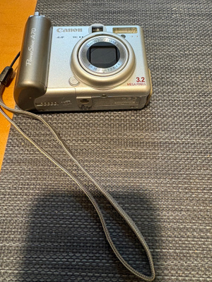 Canon PowerShot A70 – Upeakuntoinen Y2K/Retro-digikamera