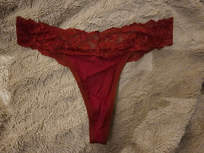 Punaiset stringit koko s