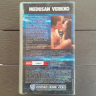 VHS: Medusan Verkko (Richard Chamberlain, Jacklyn Smith 1988 - pikkukuva 2