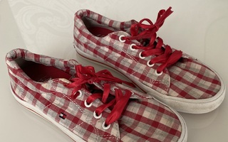Tommy Hilfiger kunitossut, koko 32