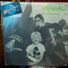VANDAALIT - RAAPUTTAMALLA ROKKIA EX+/EX- LP - pikkukuva 1