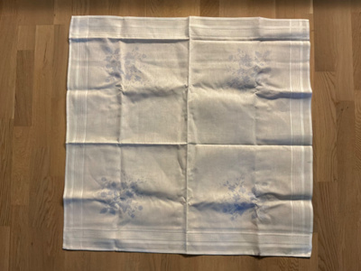 Piirretty liina ristipistotyö / ristipistoliina 80x80 cm