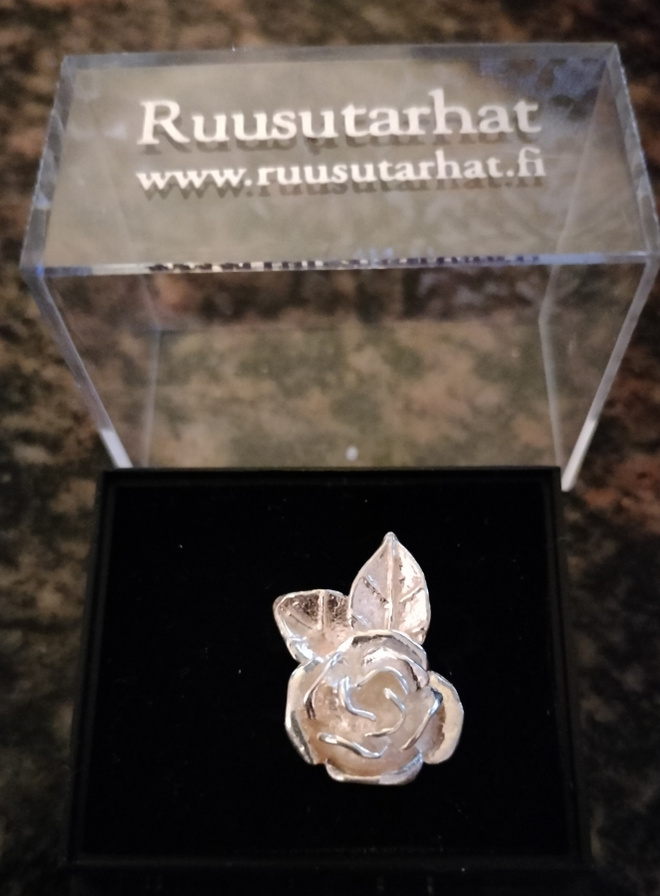 Ruusu pinssi