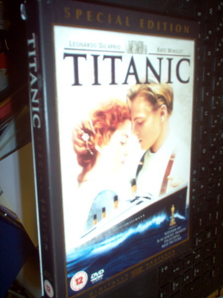 2DVD : Titanic  ( Dicaprio - Winslet ) Sis. postikulut