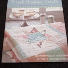 Fresh Fabric Treats tilkkutyö kirja - pikkukuva 1
