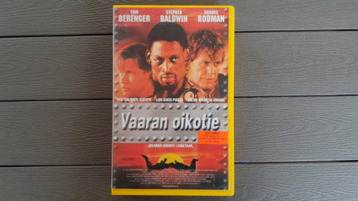 VHS: Vaaran Oikotie / Cutaway (Tom Berenger, Dennis Rodman)