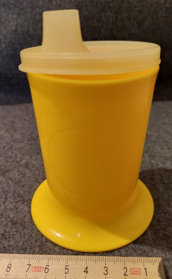 TUPPERWARE nokkamuki keltainen