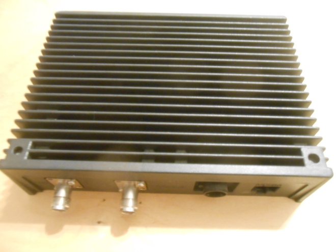 Booster/charger" typ EB-PO515. Vanha NMT laite.