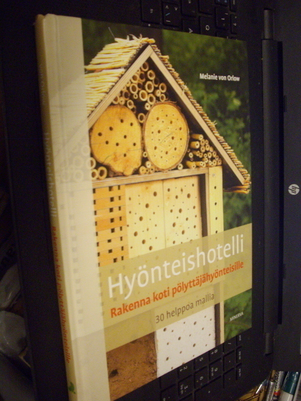 von Orlow : Hyönteishotelli  ( 1 p. 2004 ) Sis.postikulut