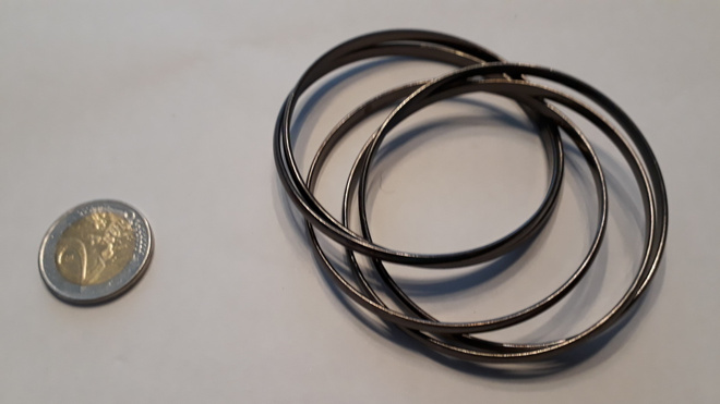 Rannerengas, 5 samassa, metallia