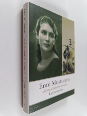 Enni Mustonen : Lipunkantajat