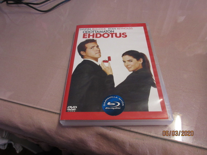 Odottamaton ehdotus (DVD) }