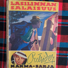 Lasilinnan salaisuus, Karma -sarjaa, Outsider - pikkukuva 1