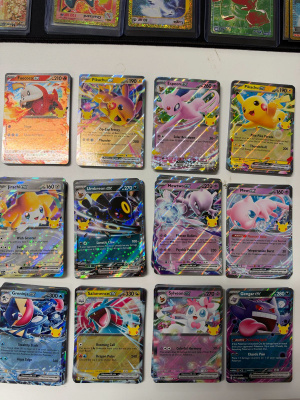 Pokemon 30th Celebration ex-paketti (12 korttia)
