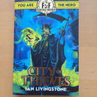 IAN LIVINGSTONE . PELIKIRJA . CITY OF THIEVES - pikkukuva 1