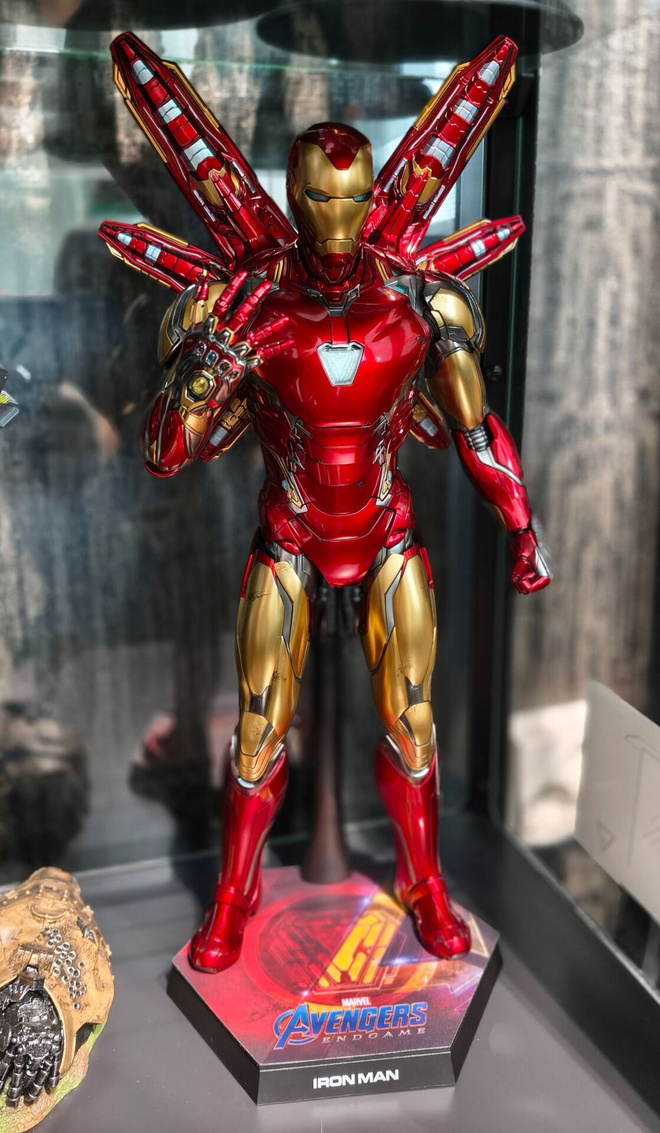 Hot Toys Iron Man Mark LXXXV (Mark 85) 1/6