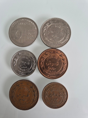 Jordania	kolikot erilaisia 	piastres/fils     (14506)