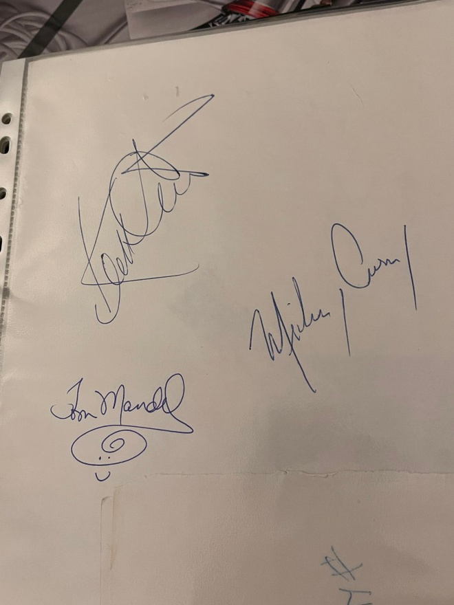 Scott - Curry - Mandel / Bryan Adams bändinimmarit paperilla
