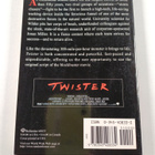 Michael Crichton ym. : Twister - The Original Screenplay - pikkukuva 2