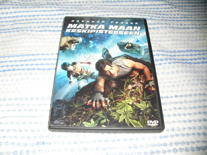 MATKA MAAN KESKIPISTEESEEN (Brendan Fraser)***