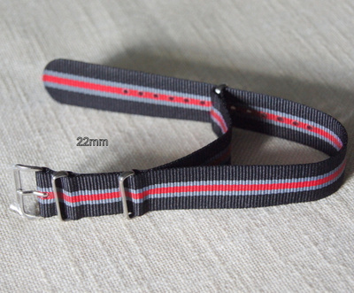Musta NATO 22mm puna harmaat raidat ranneke